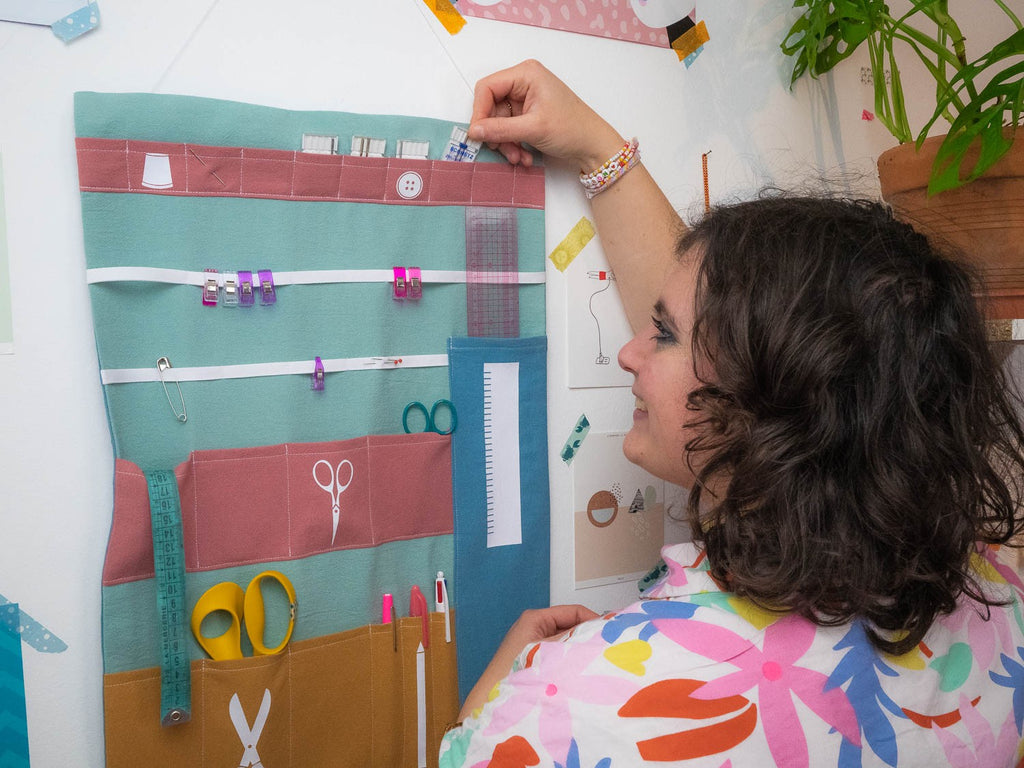 Tobias, le premier cours de couture